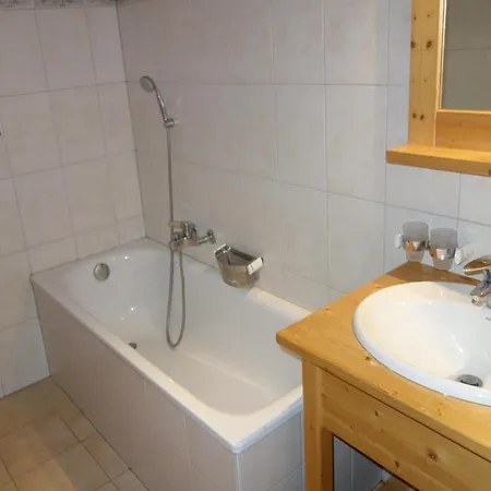 Апартаменты Charming With Valley View Вейзона