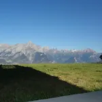 Charming With Valley View 아파트